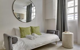 Bright Charming Modern Studio By Dreamy Canal